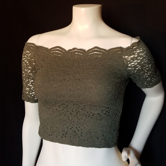 Hollister Tops - used item. HOLLISTER